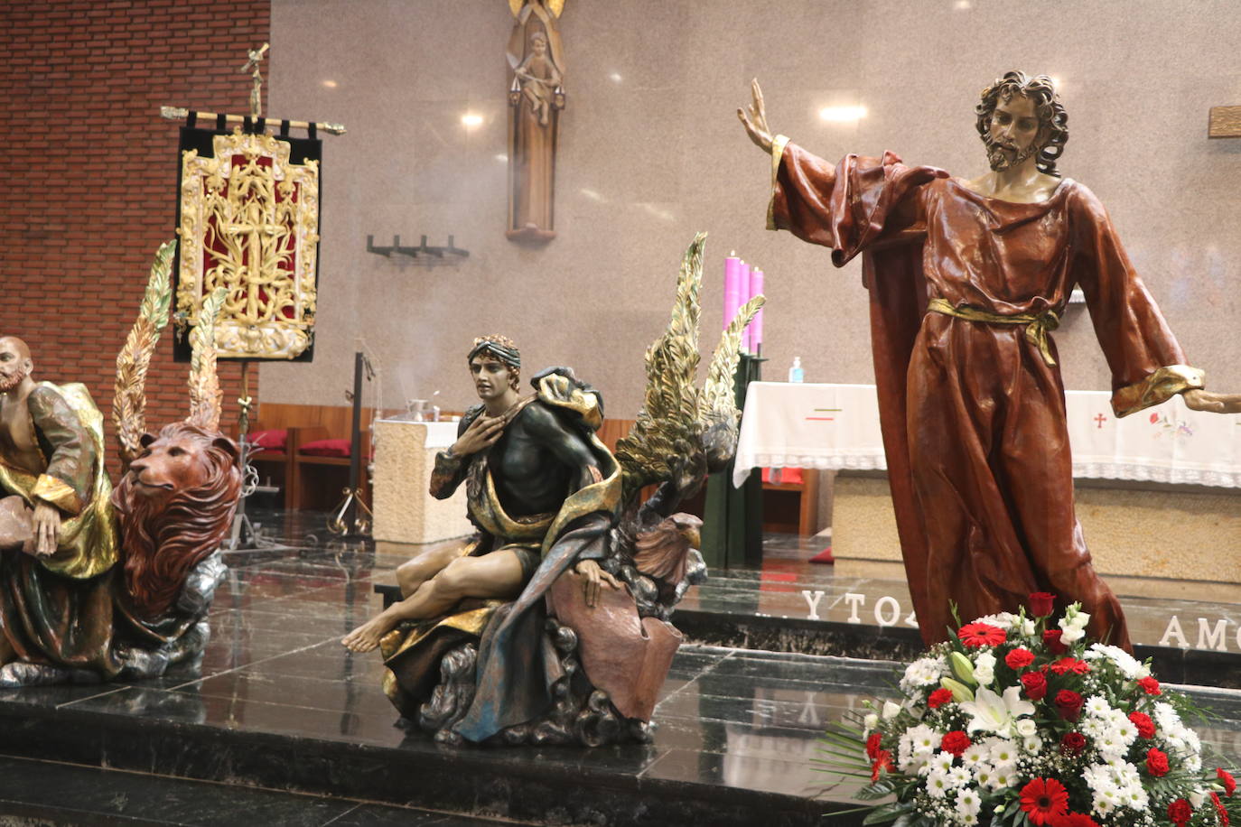 La cofradía organiza un acto en la parroquia para rememorar su Domingo de Ramos.