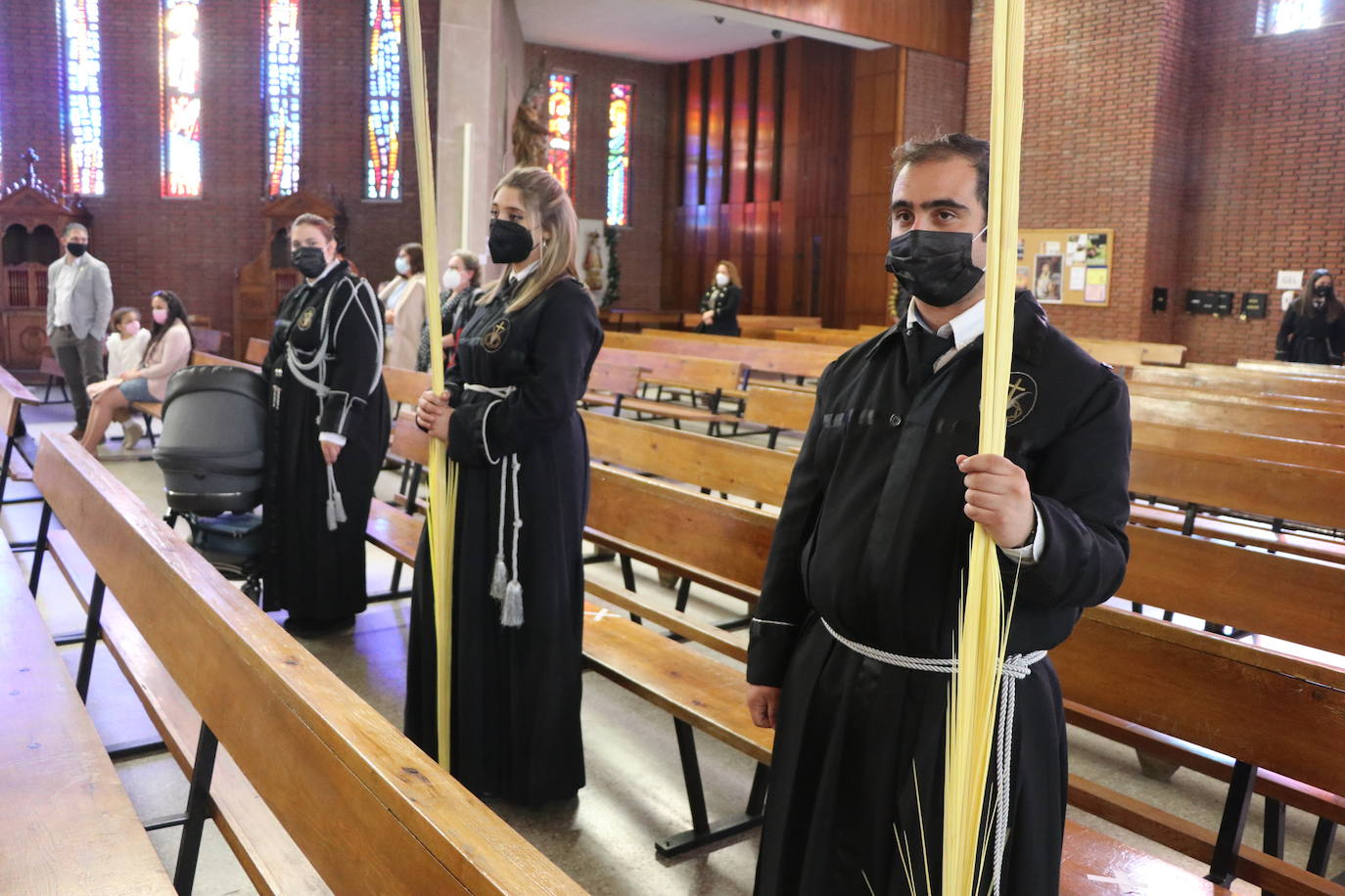 La cofradía organiza un acto en la parroquia para rememorar su Domingo de Ramos.