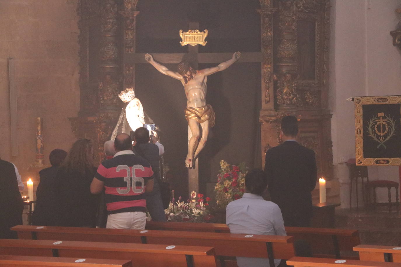 Sobrecogedora exposición de la cofradía en su sede canónica.