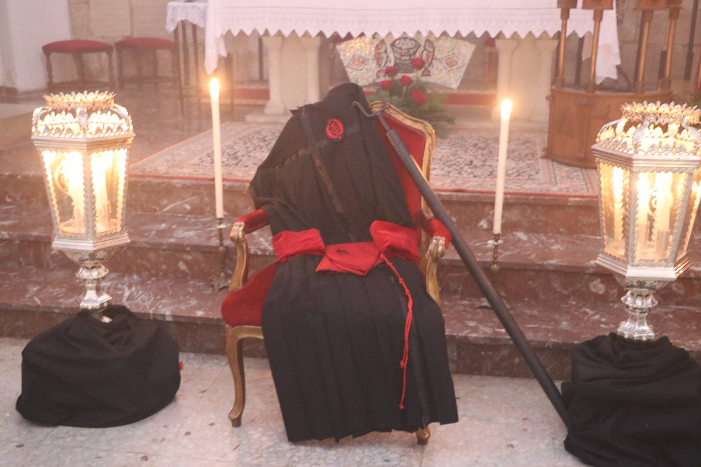 Sobrecogedora exposición de la cofradía en su sede canónica.