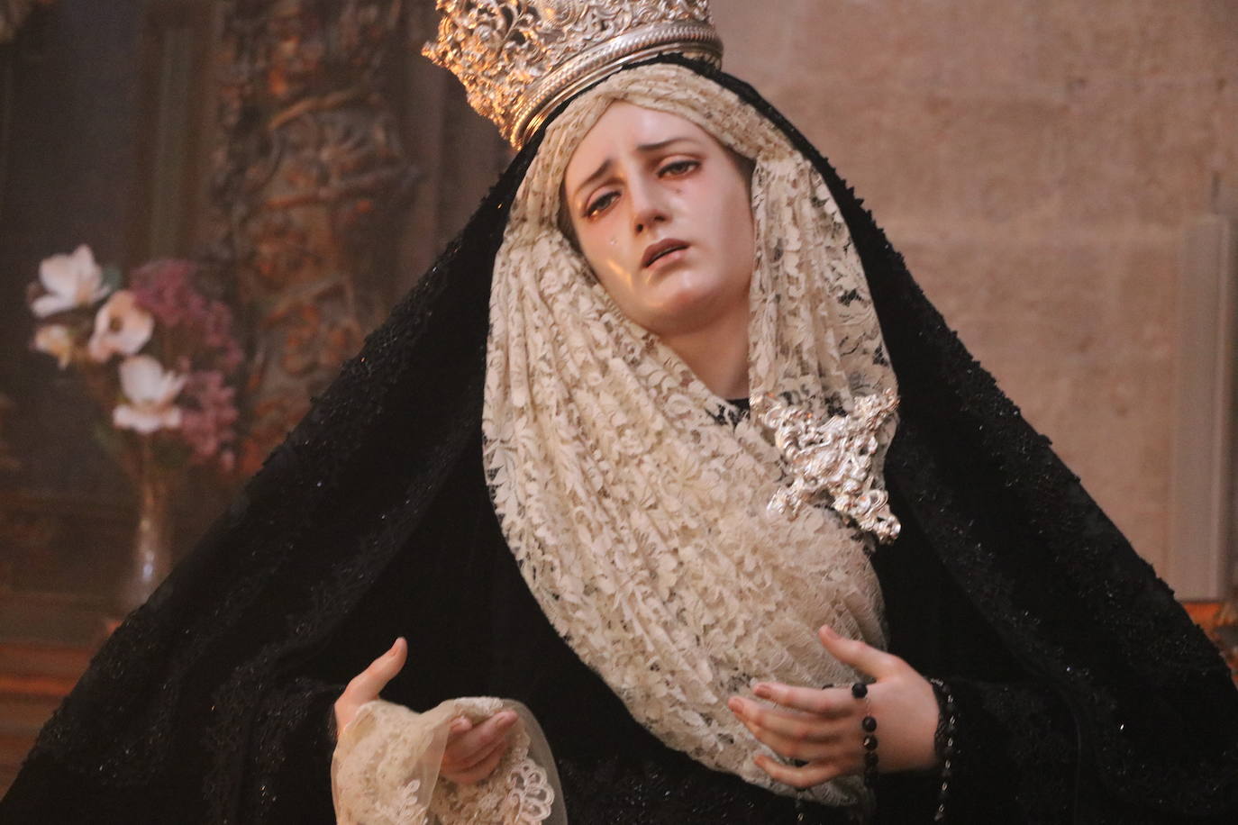 Sobrecogedora exposición de la cofradía en su sede canónica.