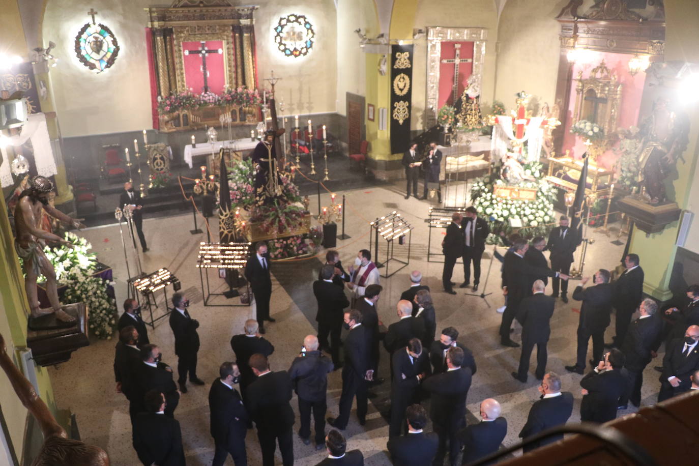 La capilla celebra de la mano de las tres centenarias de León un recuerdo a la procesión que debía salir a las calles este Lunes Santo.