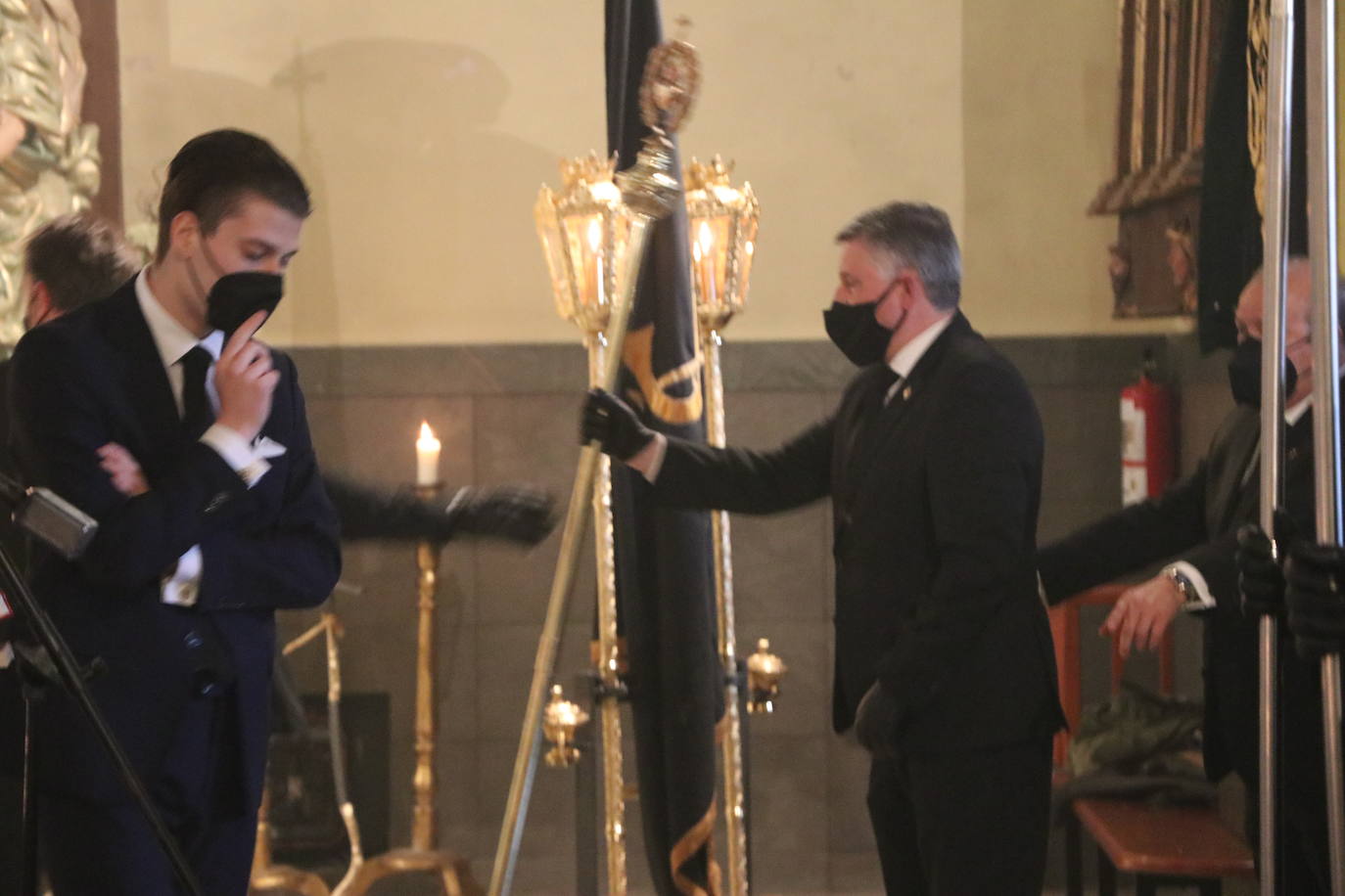 La capilla celebra de la mano de las tres centenarias de León un recuerdo a la procesión que debía salir a las calles este Lunes Santo.