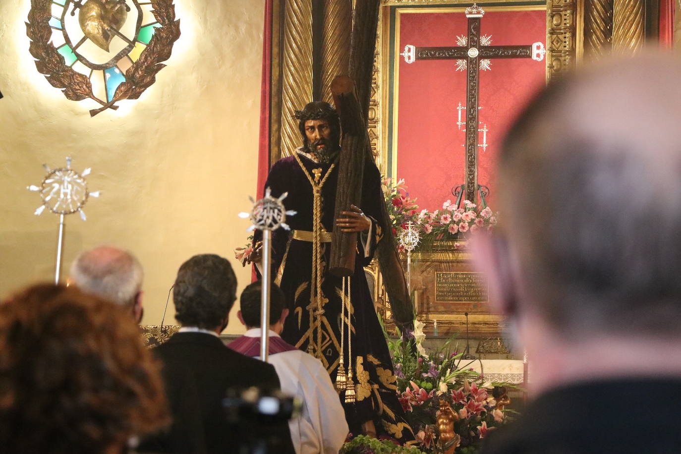 La capilla celebra de la mano de las tres centenarias de León un recuerdo a la procesión que debía salir a las calles este Lunes Santo.