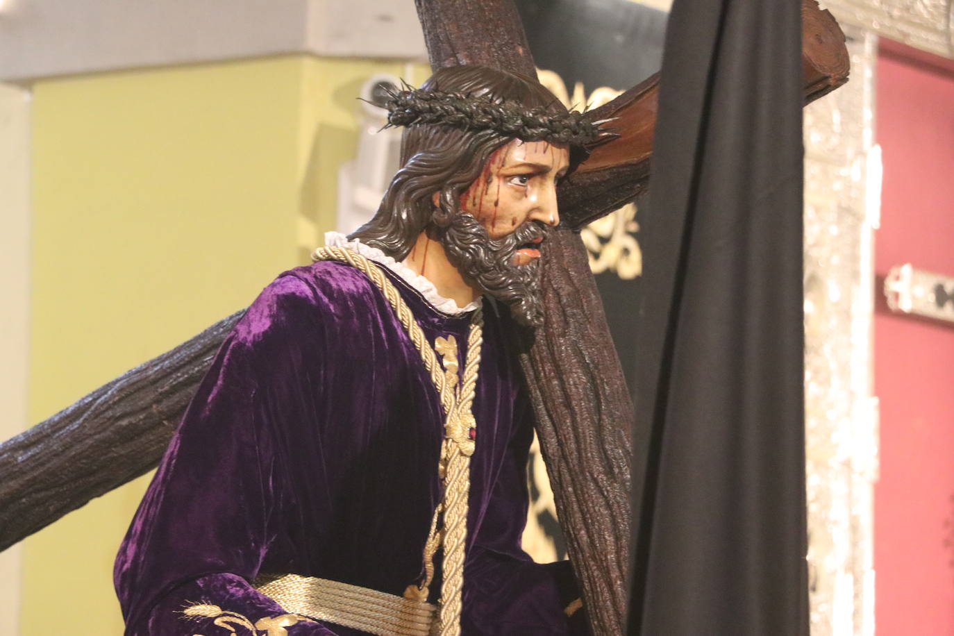 La capilla celebra de la mano de las tres centenarias de León un recuerdo a la procesión que debía salir a las calles este Lunes Santo.