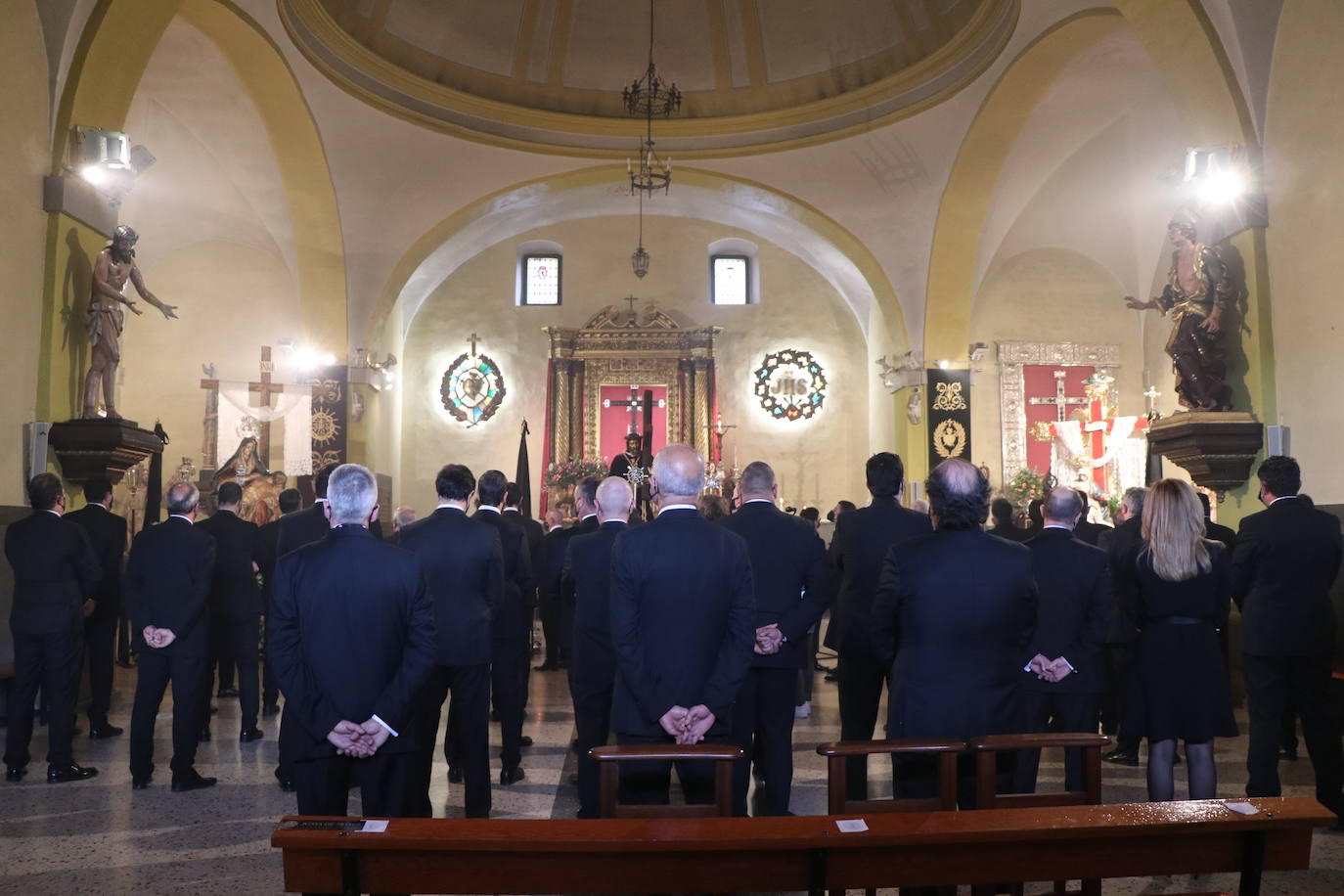 La capilla celebra de la mano de las tres centenarias de León un recuerdo a la procesión que debía salir a las calles este Lunes Santo.