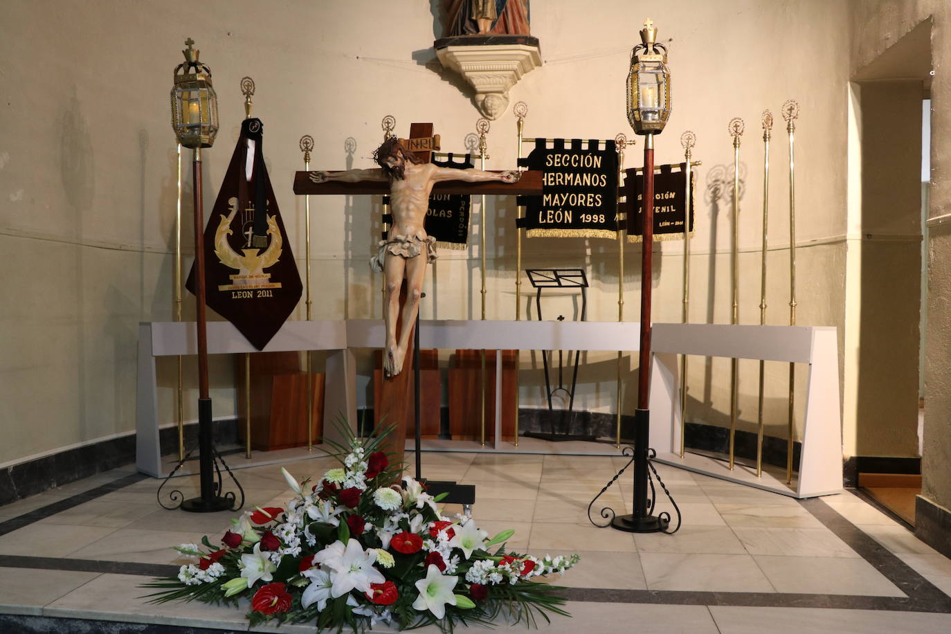 La Cofradía realiza una exposición en la iglesia con todas sus tallas.