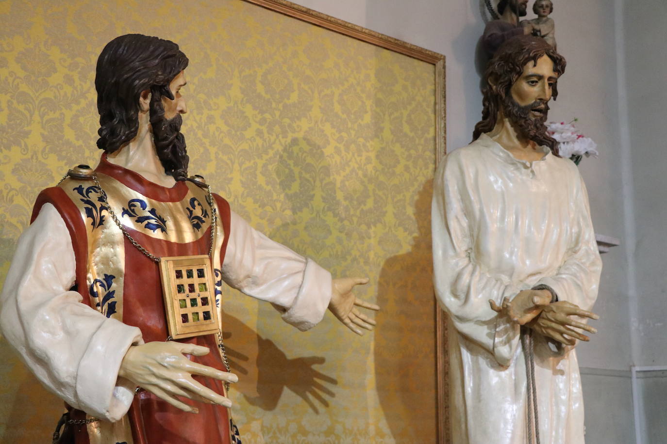 La Cofradía realiza una exposición en la iglesia con todas sus tallas.