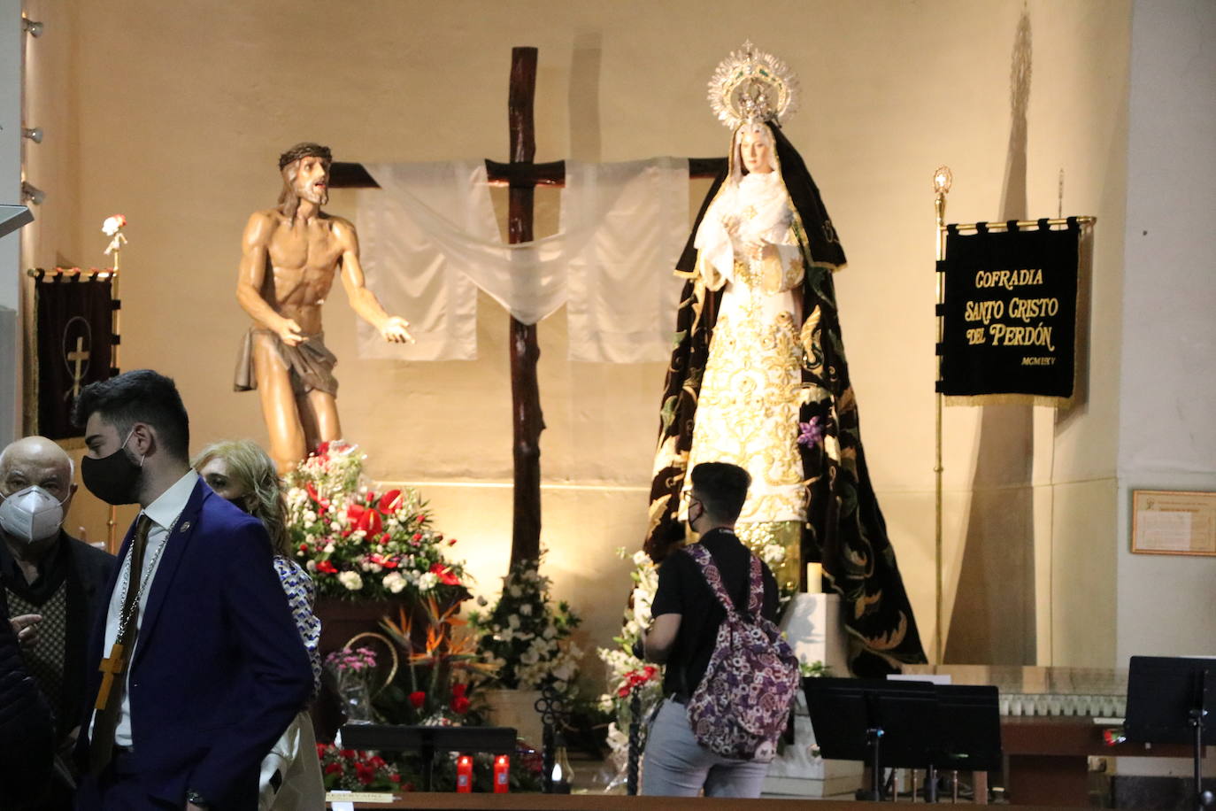 La Cofradía realiza una exposición en la iglesia con todas sus tallas.