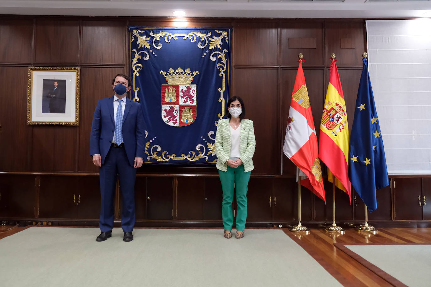 Fotos: El presidente de la Junta se reúne con la ministra de Sanidad