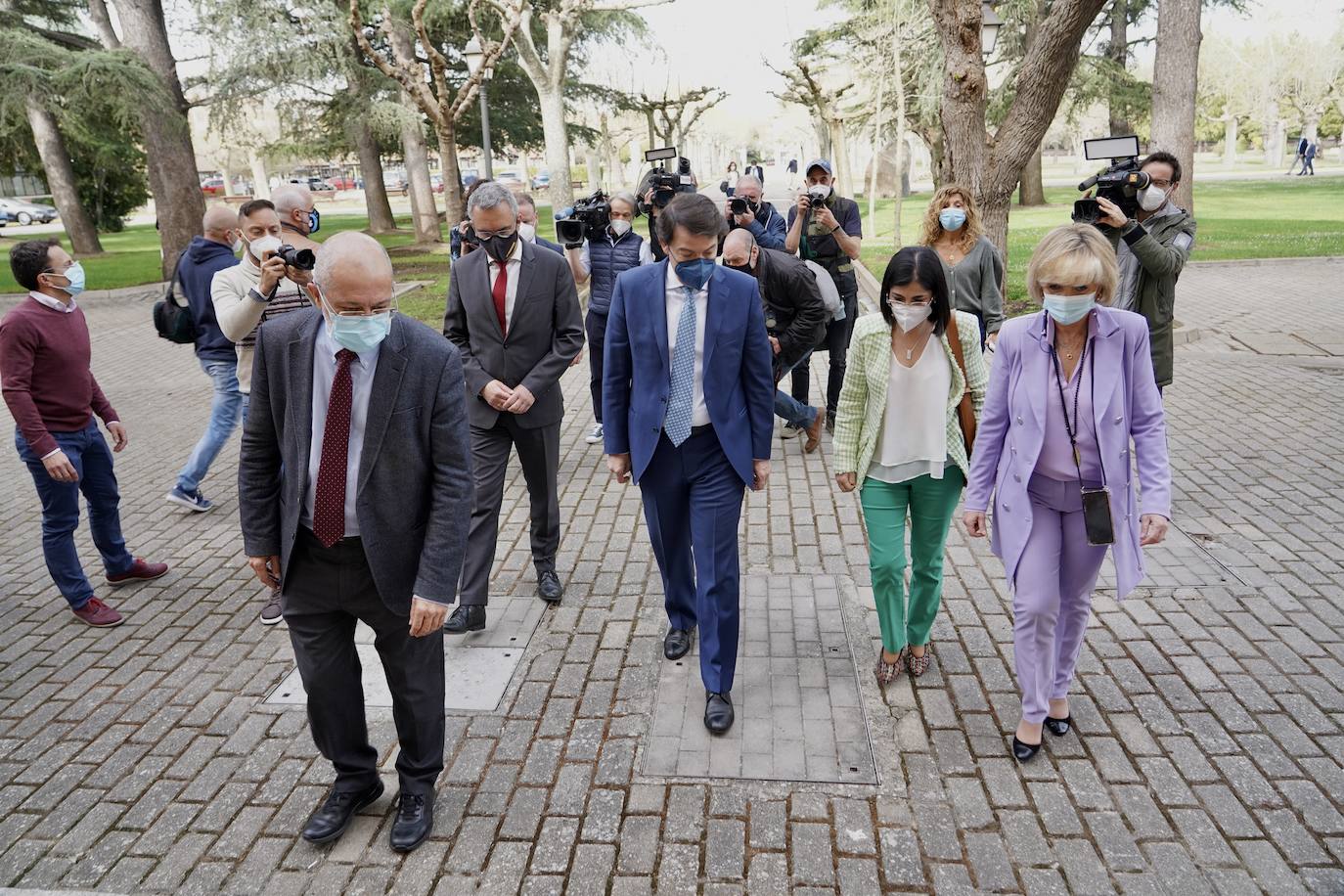 Fotos: El presidente de la Junta se reúne con la ministra de Sanidad