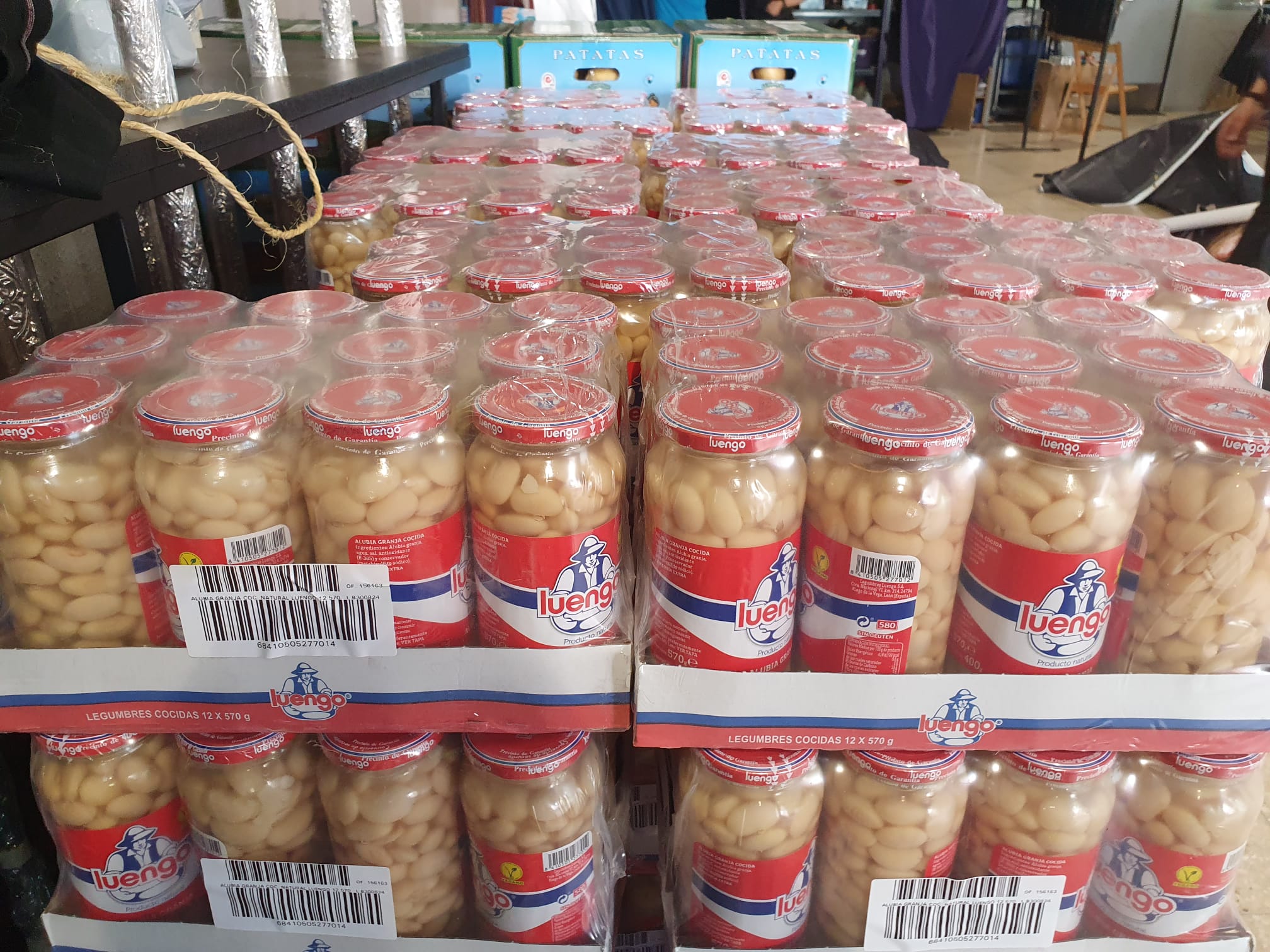 La recogida se efectúa en el local anexo a Santa Nonia.