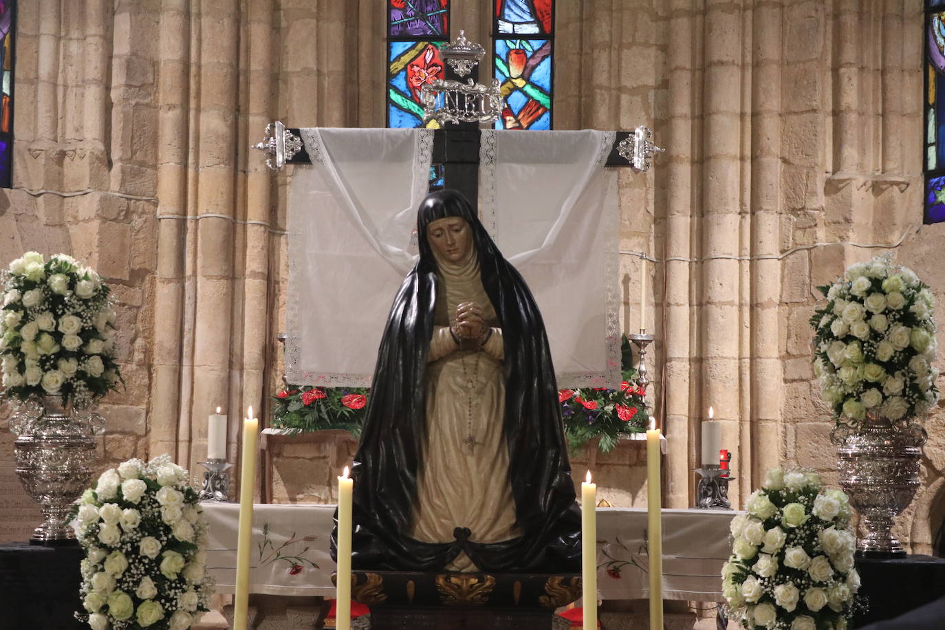 La iglesia acoge un acto solemne para conmemorar la Procesión de la Virgen de la Amargura.