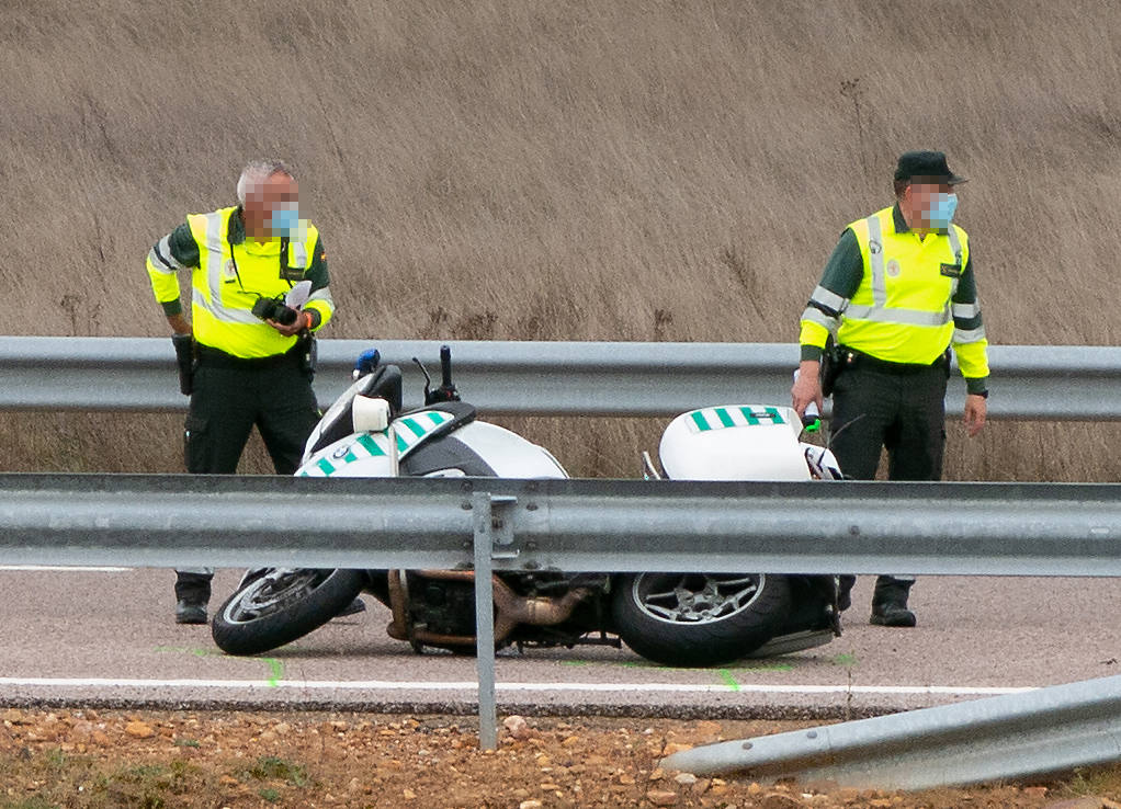 Fotos: Fallece un motorista de la Guardia Civil en Salamanca