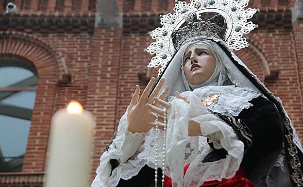 Imagen. La Virgen de la Soledad en la exposición de Minerva y Vera Cruz. 
