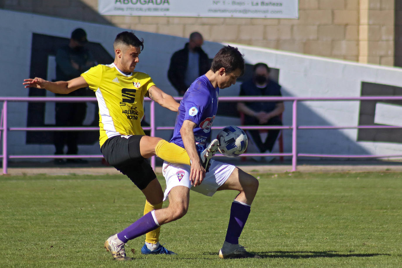 Fotos: Derrota de La Bañeza ante el Bupolsa