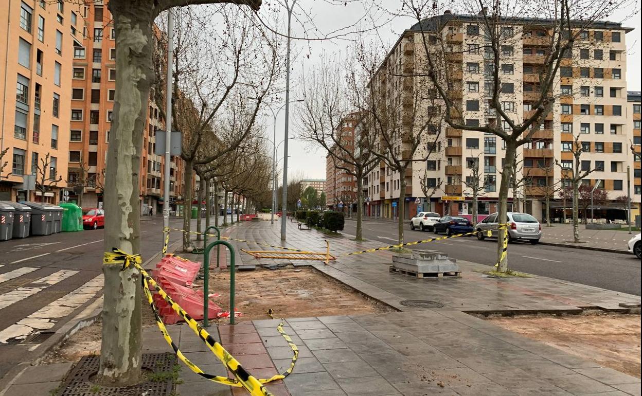 Actuación en las aceras de la avenida de los Reyes Leoneses de León.