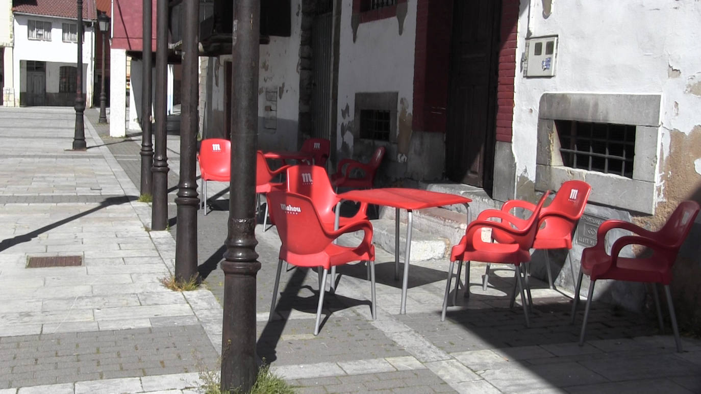 Terraza de un bar de La Pola de Gordón.