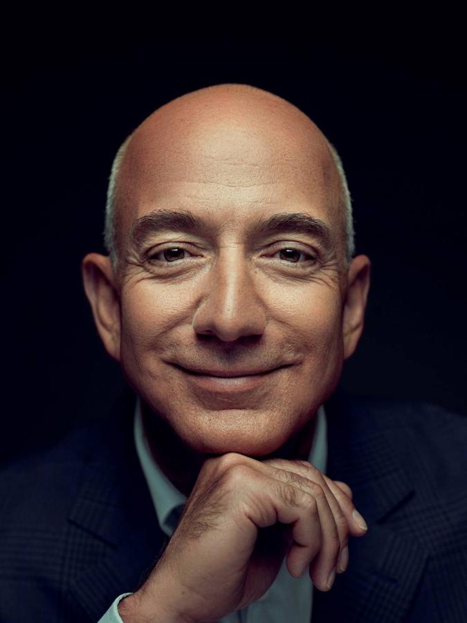 Jeff Bezos, el fundador de Amazon, es el hombre más rico del mundo por cuarto año consecutivo. Su fortuna estimada es de 177.000 millones de dólares. 