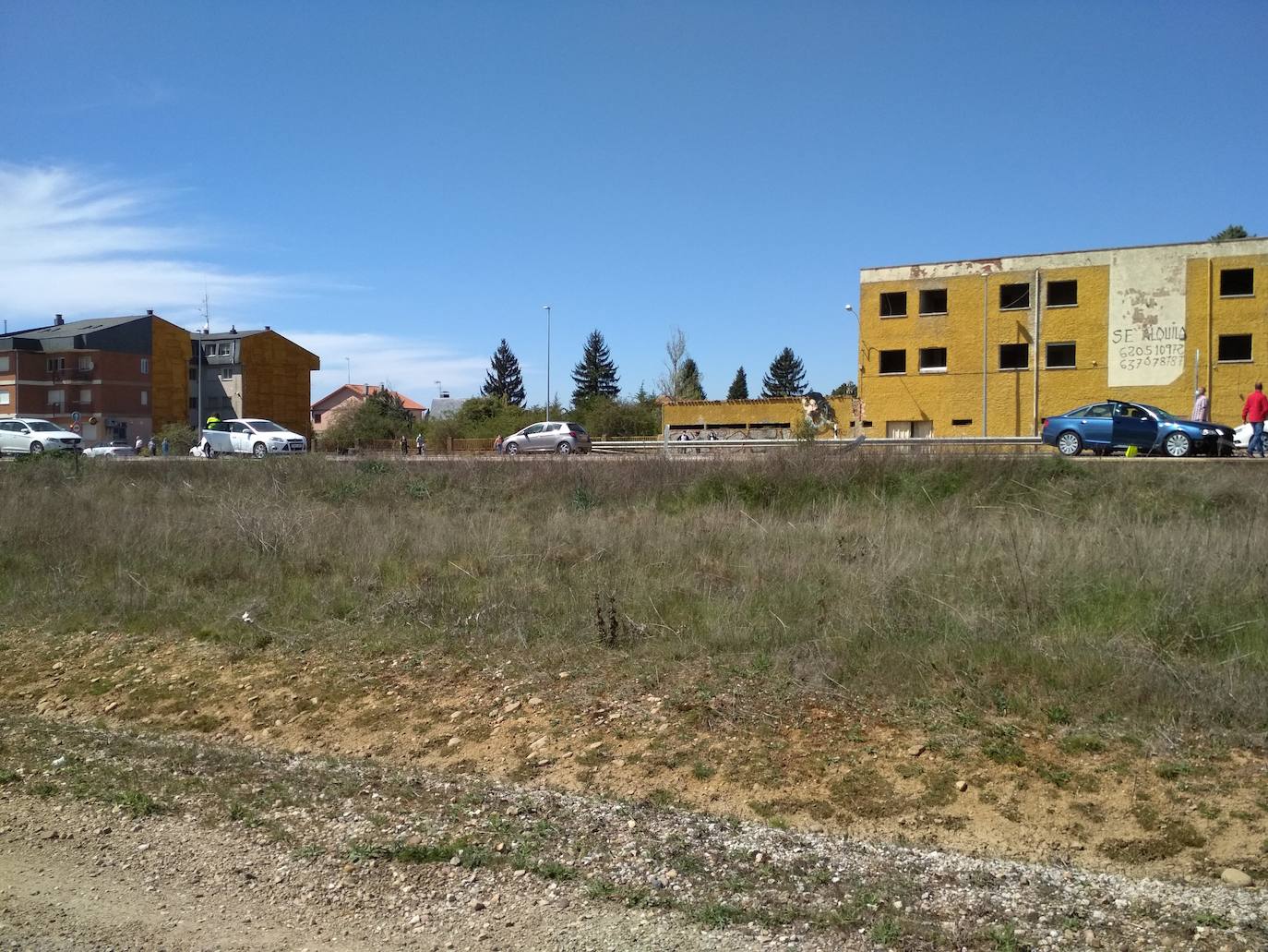 El accidente ha tenido lugar en torno a las 14:48 horas en la carretera de Villadangos y ha resultado herido el conductor de un turismo