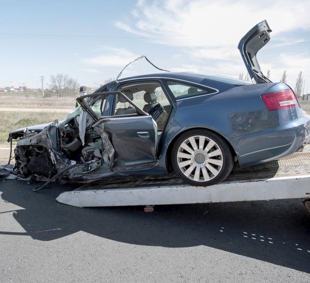 Imagen del vehículo tras sufrir el accidente. 