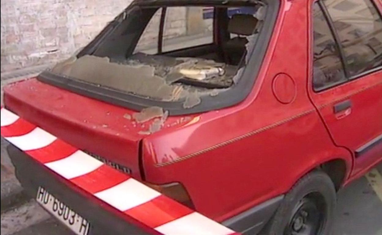 Imagen del vehículo de Franciso Javier Gómez Elosegui tras el atentado.