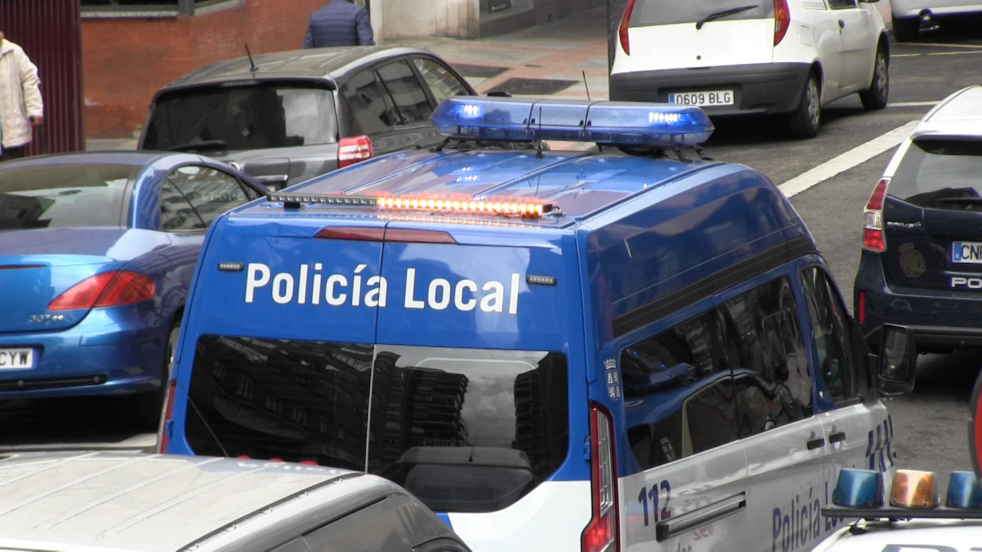 Una mujer y un hombre de joven edad han pasado a disposición judicial por su comportamiento ante los agentes mientras comprobaban el nivel de alcoholemia de la persona que conducía el vehículo donde viajaban los detenidos.