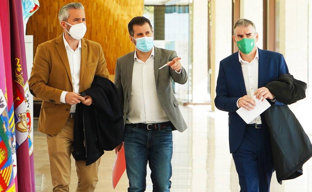 El secretario general del PSOE de Castilla y León y portavoz en las Cortes, Luis Tudanca, se reúne con el presidente del sindicato CSI-CSIF, Benjamín Castro.