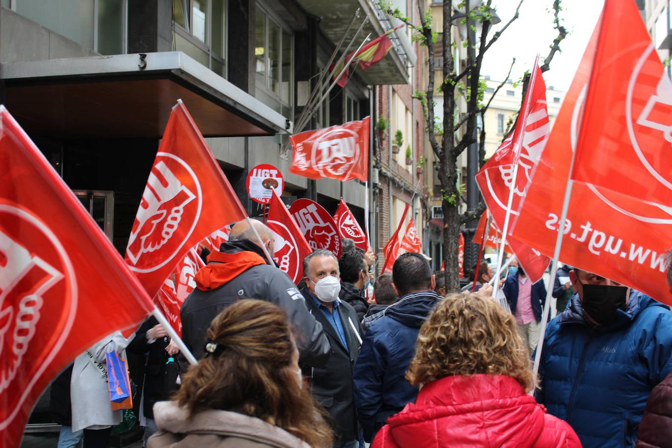 UGT reclama un nuevo convenio para los técnicos de transporte sanitario.