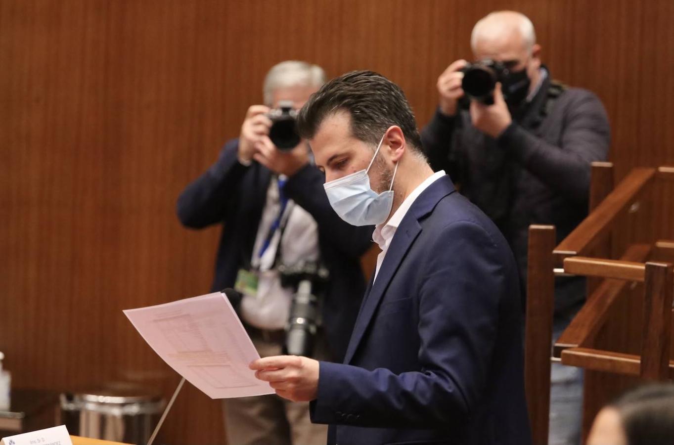 Pleno en las Cortes de Castilla y León que comienza con la sesión de control al presidente y consejeros.