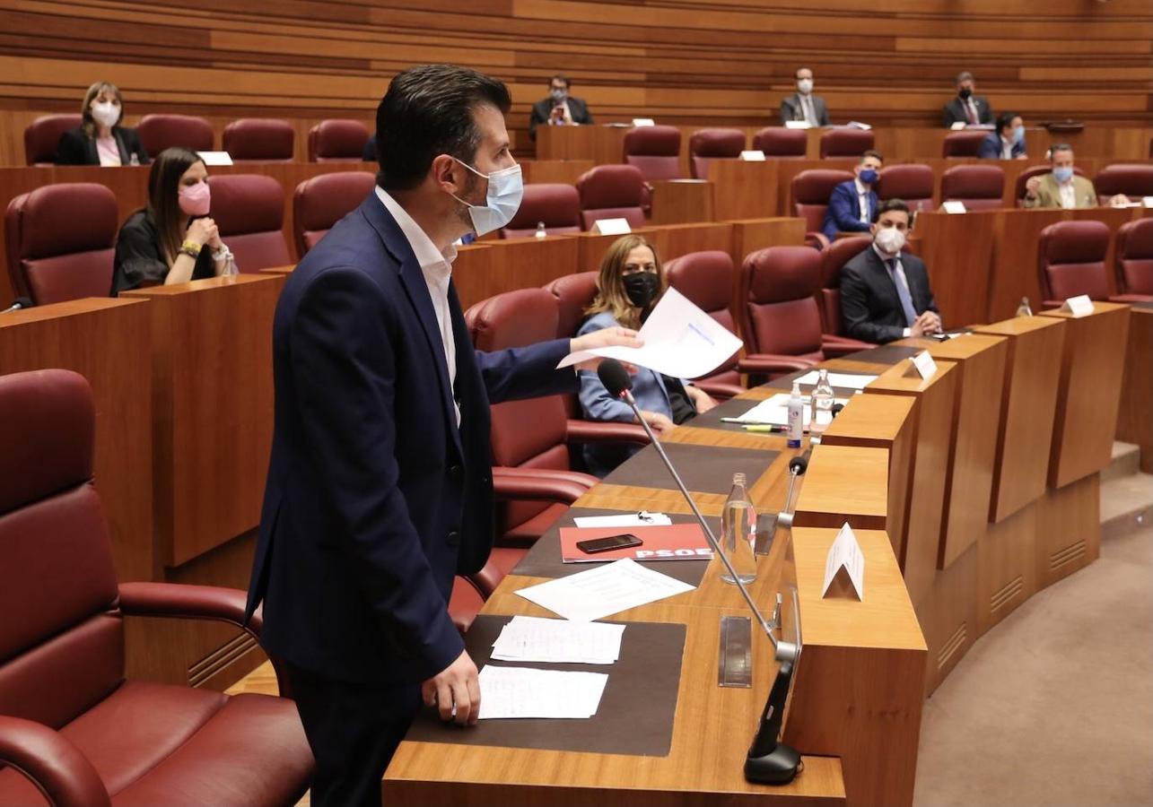 Pleno en las Cortes de Castilla y León que comienza con la sesión de control al presidente y consejeros.