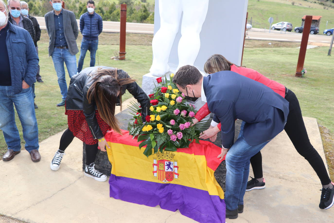 Fotos: Entre flores y poemas, a la II República