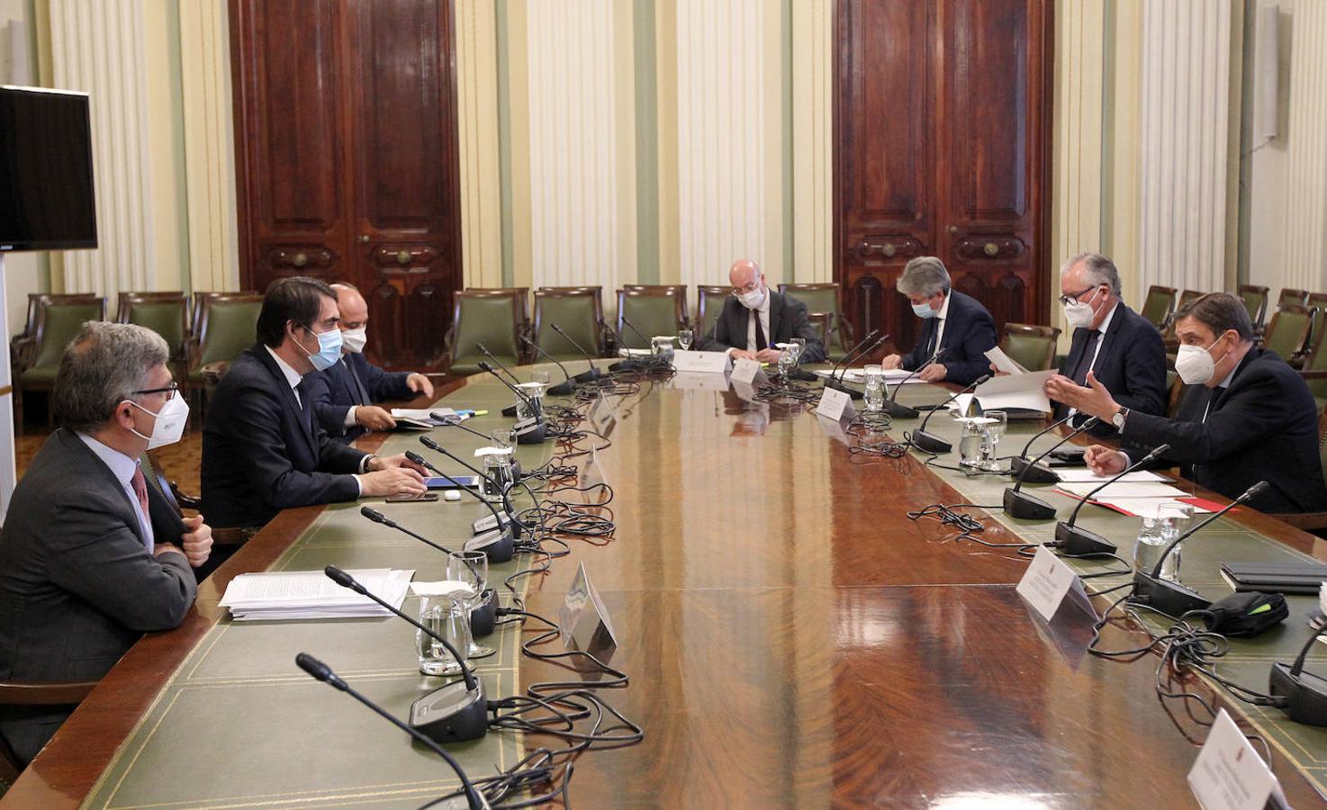 El consejero de fomento y Medio Ambiente, Juan Carlos Suárez-Quiñones, se reúne con el ministro de Agricultura, Pesca y Alimentación, Luis Planas.