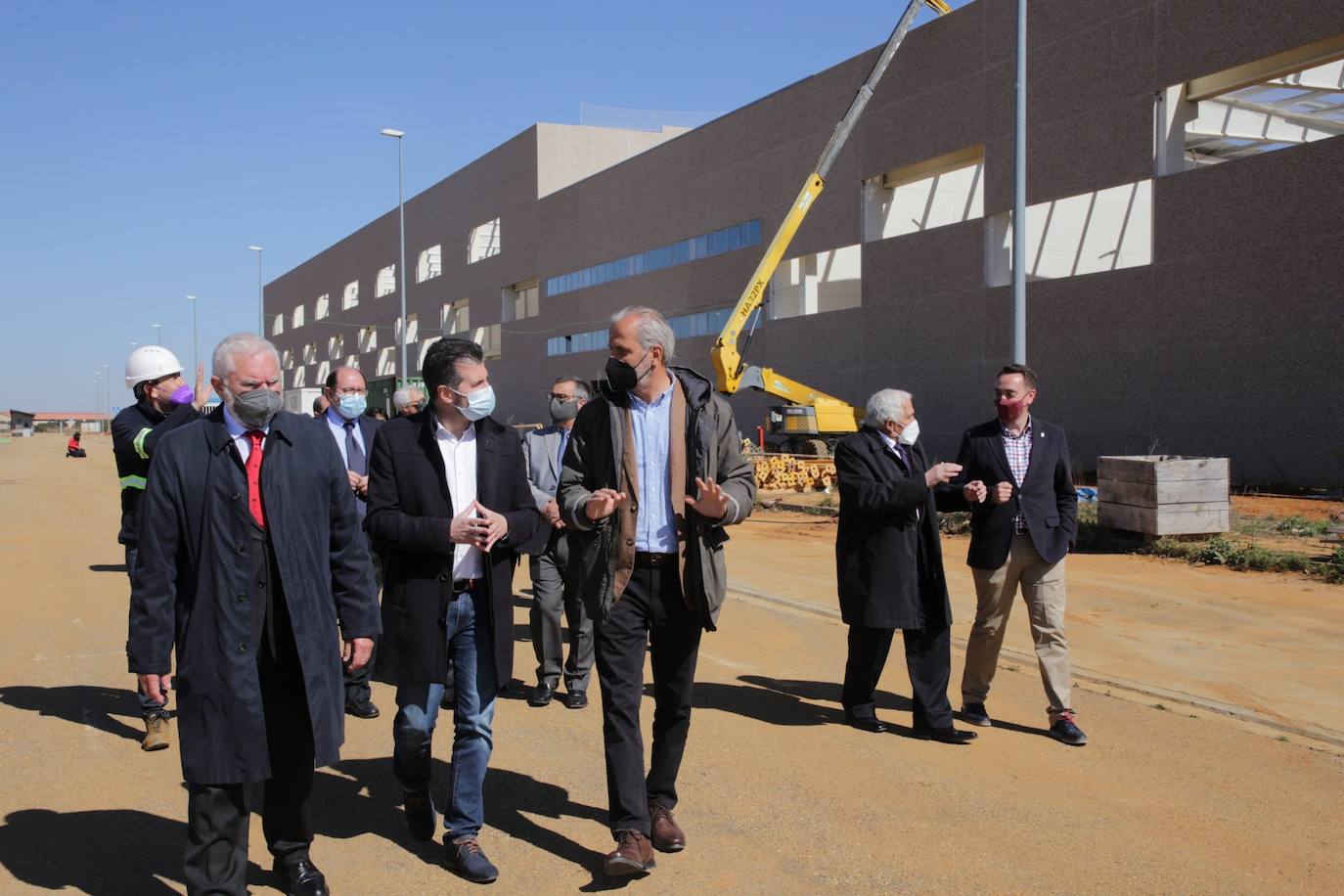 Fotos: Luis Tudanca visita la empresa LatemAluminium en Villabrázaro