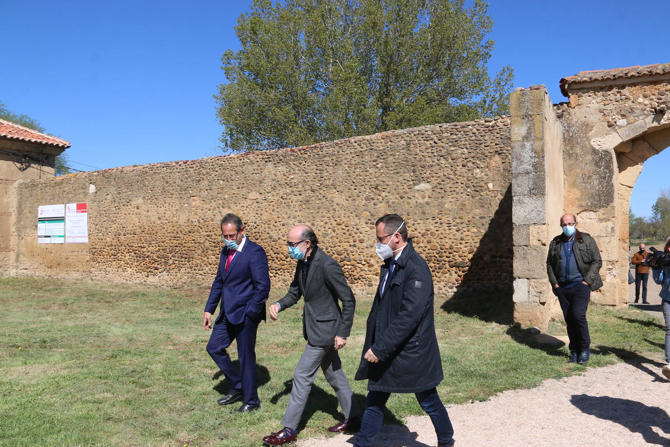 Vissita a las obras realizadas en la Panera del Monasterio de Sandoval. 