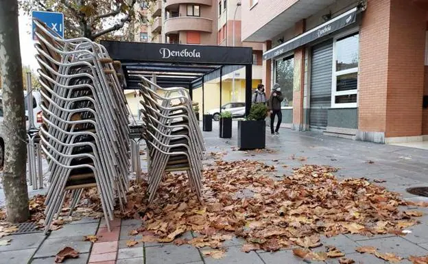 Imagen de un bar cerrado en la capital leonesa. 