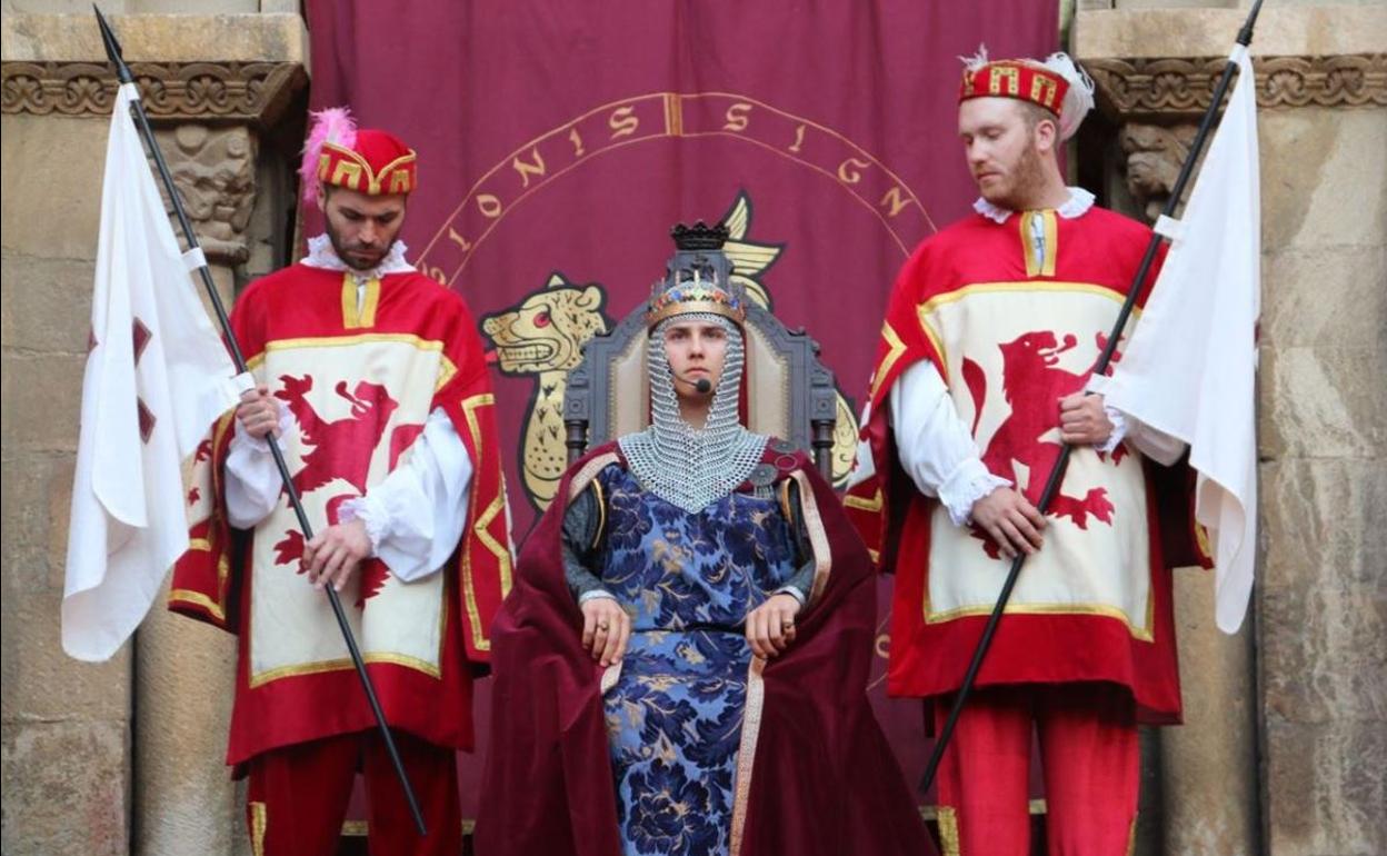Recreacción de las Cortes de León en el claustro de San Isidoro. 