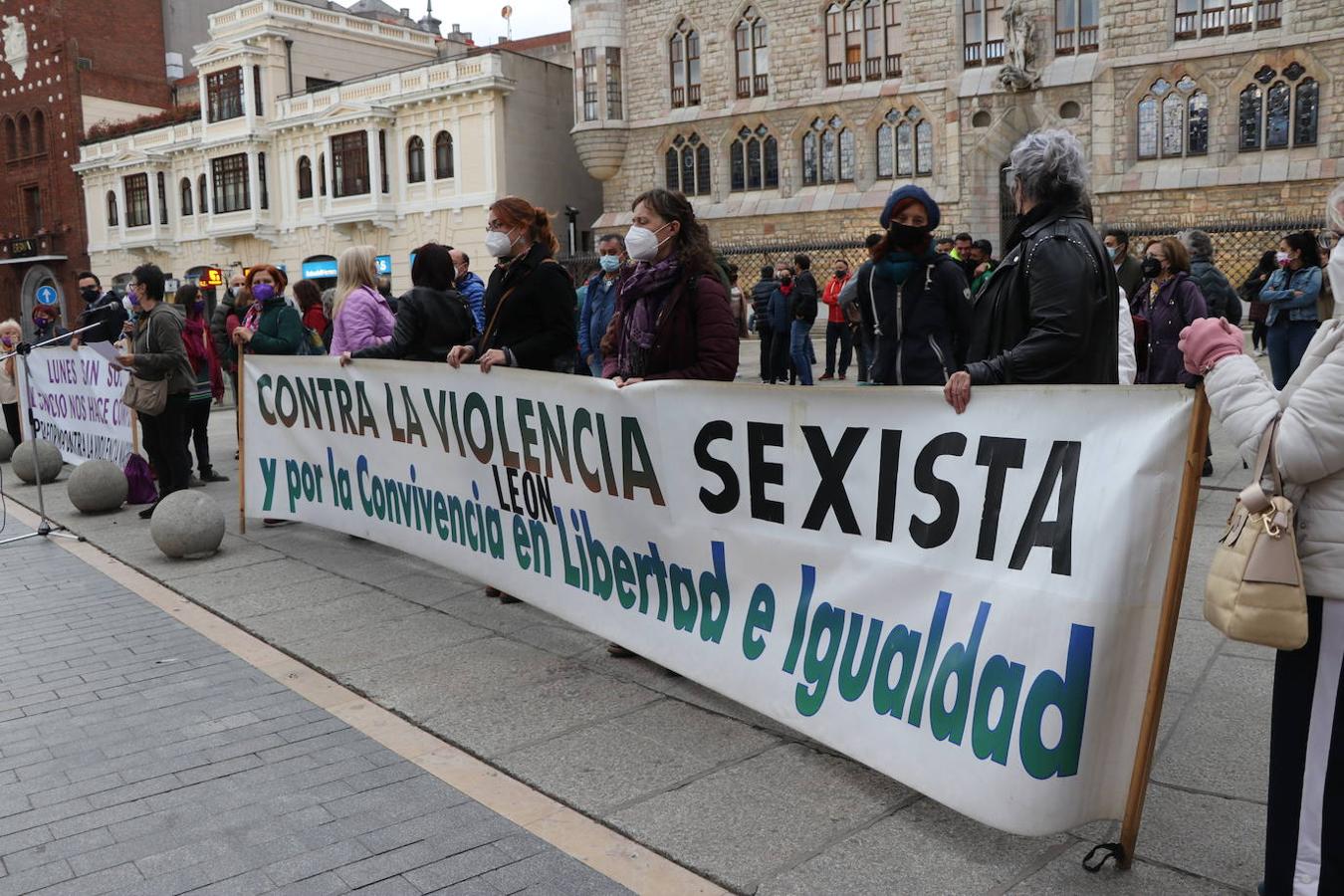 Concentración de 'Los Lunes sin Sol' en repulsa del último crimen machista.