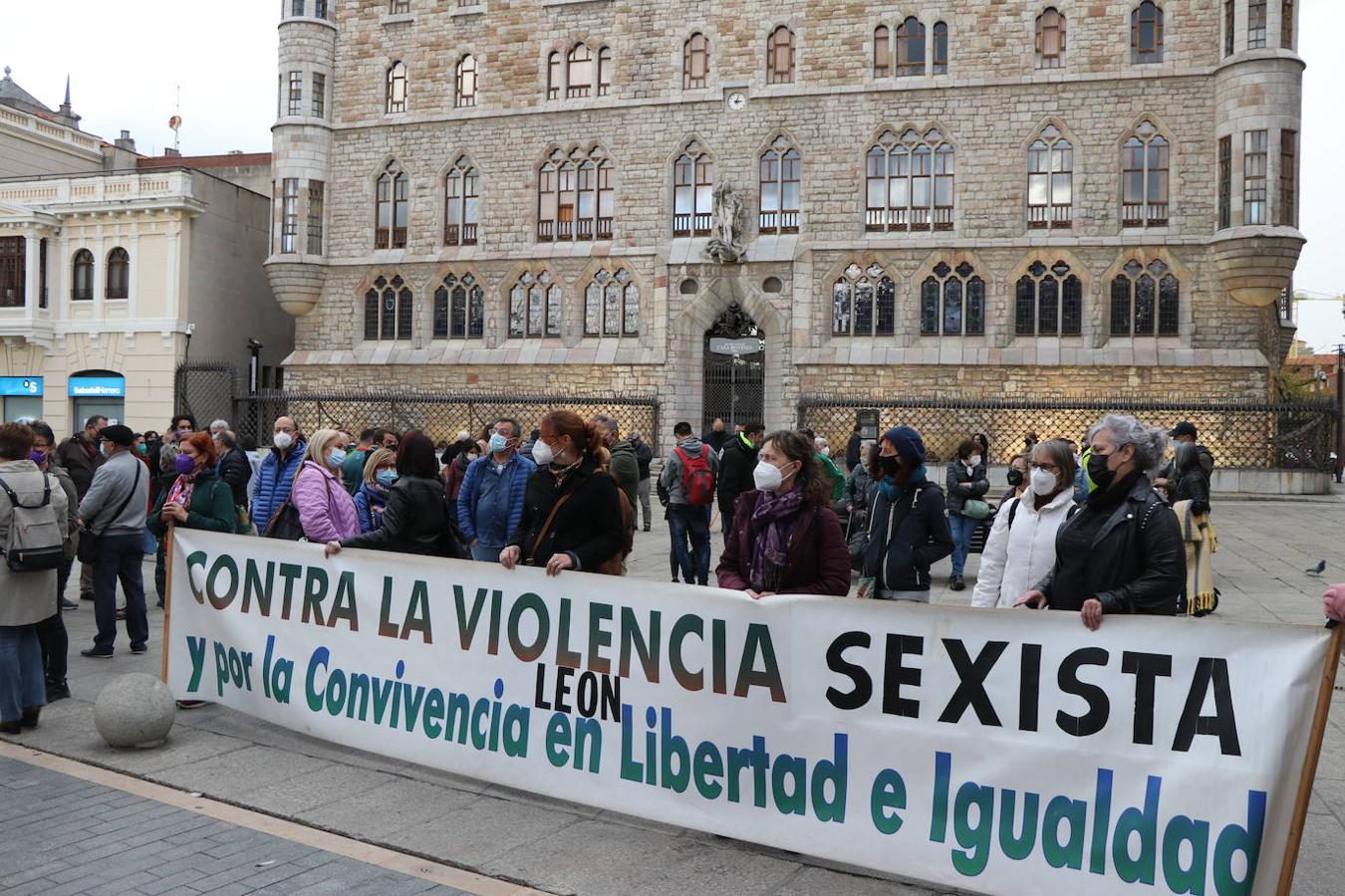 Concentración de 'Los Lunes sin Sol' en repulsa del último crimen machista.