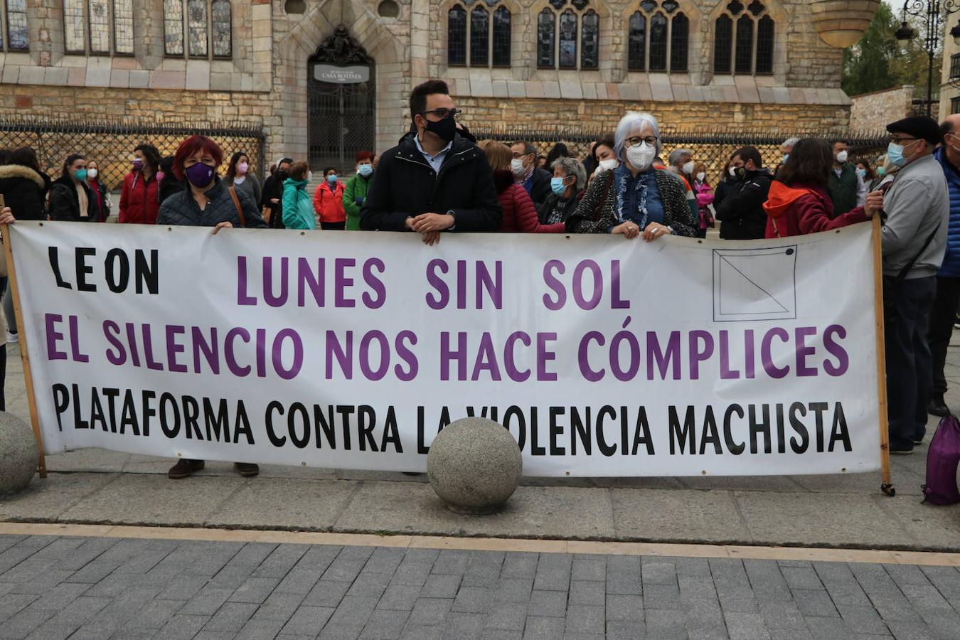 Concentración de 'Los Lunes sin Sol' en repulsa del último crimen machista.