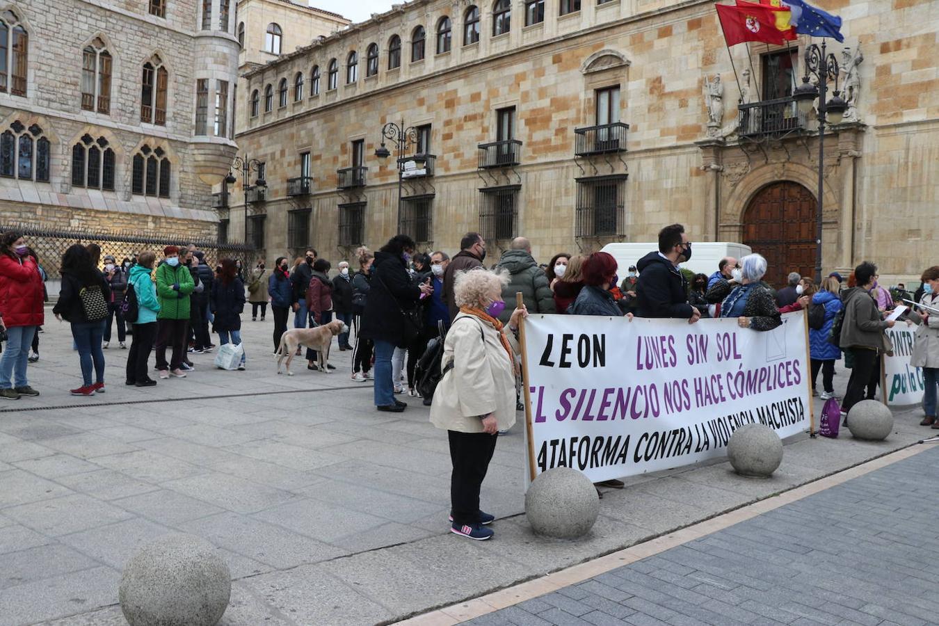 Concentración de 'Los Lunes sin Sol' en repulsa del último crimen machista.
