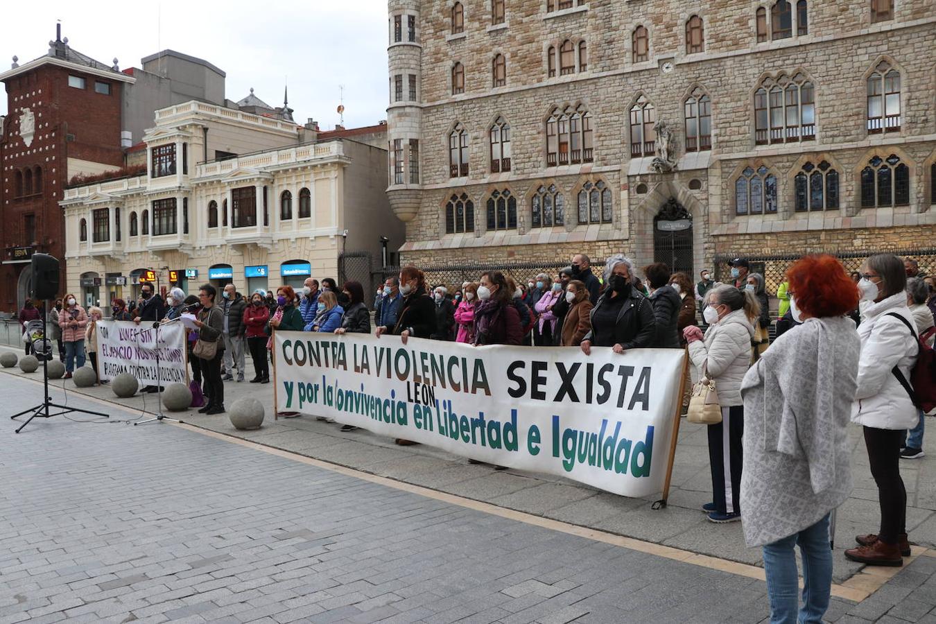 Concentración de 'Los Lunes sin Sol' en repulsa del último crimen machista.