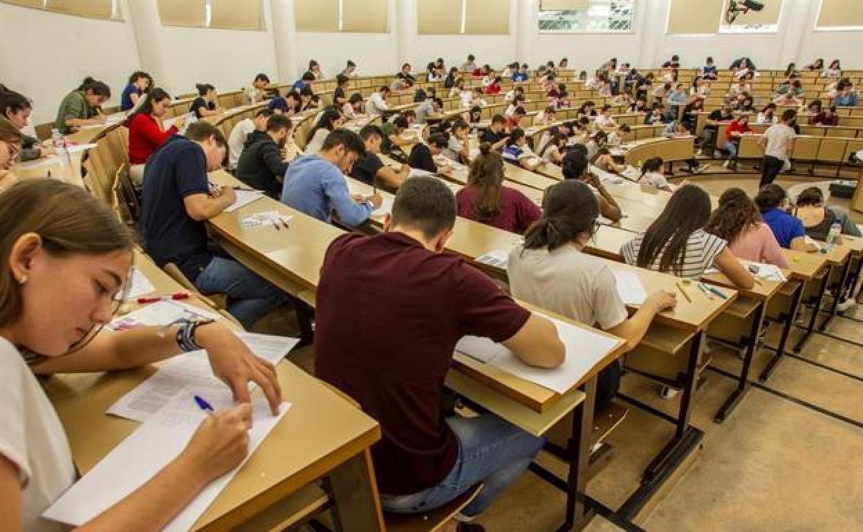 Imagen de archivo de una prueba escrita en la universidad. 