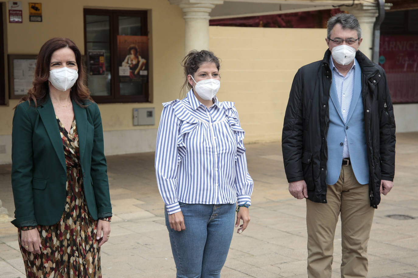 Ana Carlota Amigo y Paula Conde se reúnen en Sahagún. 