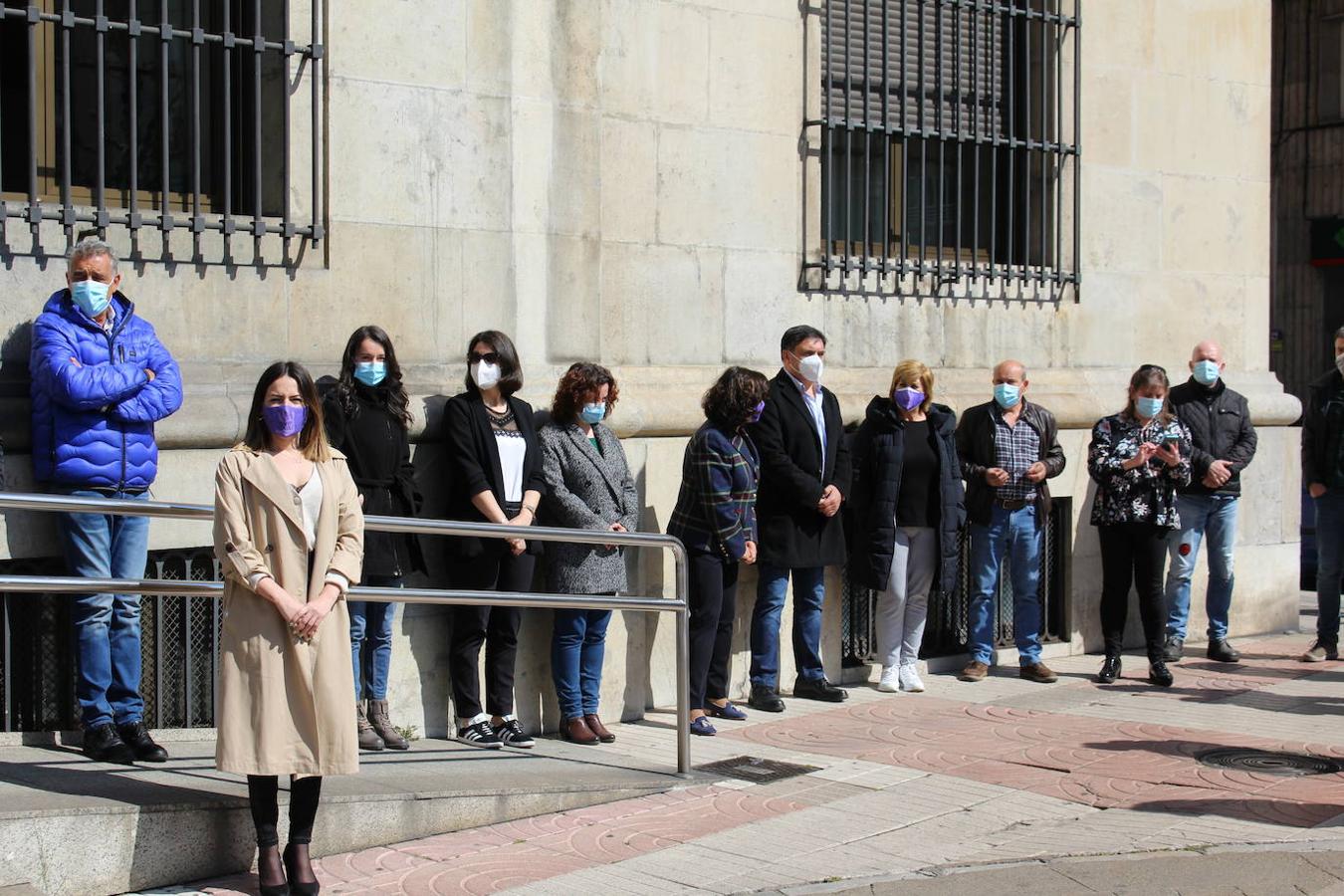 Cerca de cincuenta personas rinden homenaje y recuerdo a Paula, víctima de un asesinato machista.