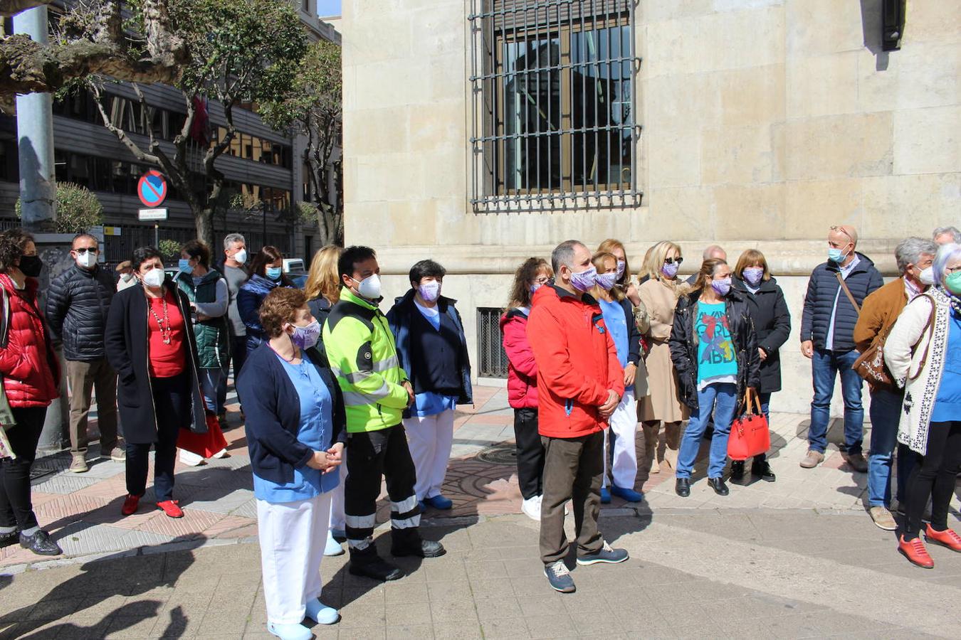 Cerca de cincuenta personas rinden homenaje y recuerdo a Paula, víctima de un asesinato machista.