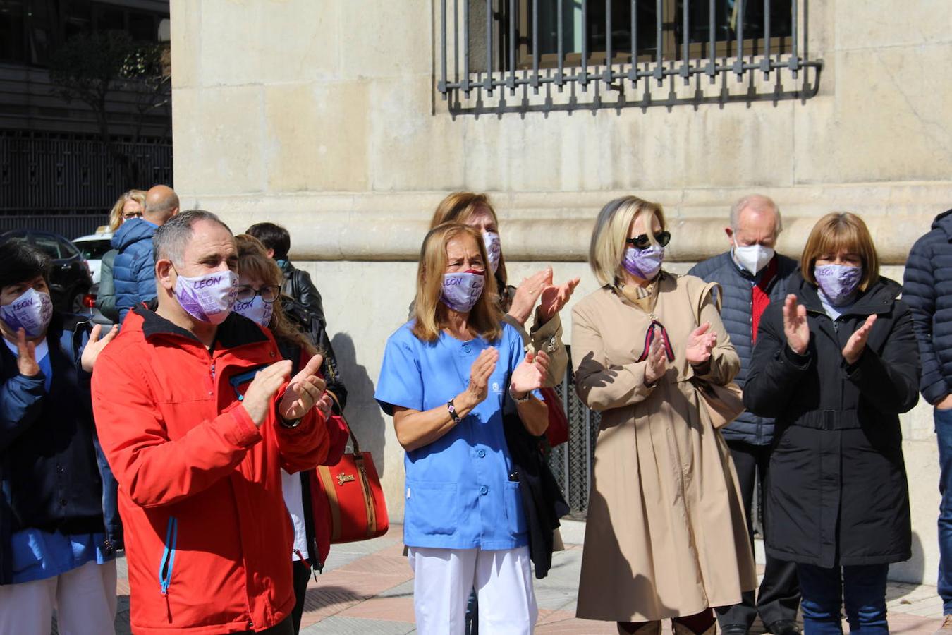 Cerca de cincuenta personas rinden homenaje y recuerdo a Paula, víctima de un asesinato machista.