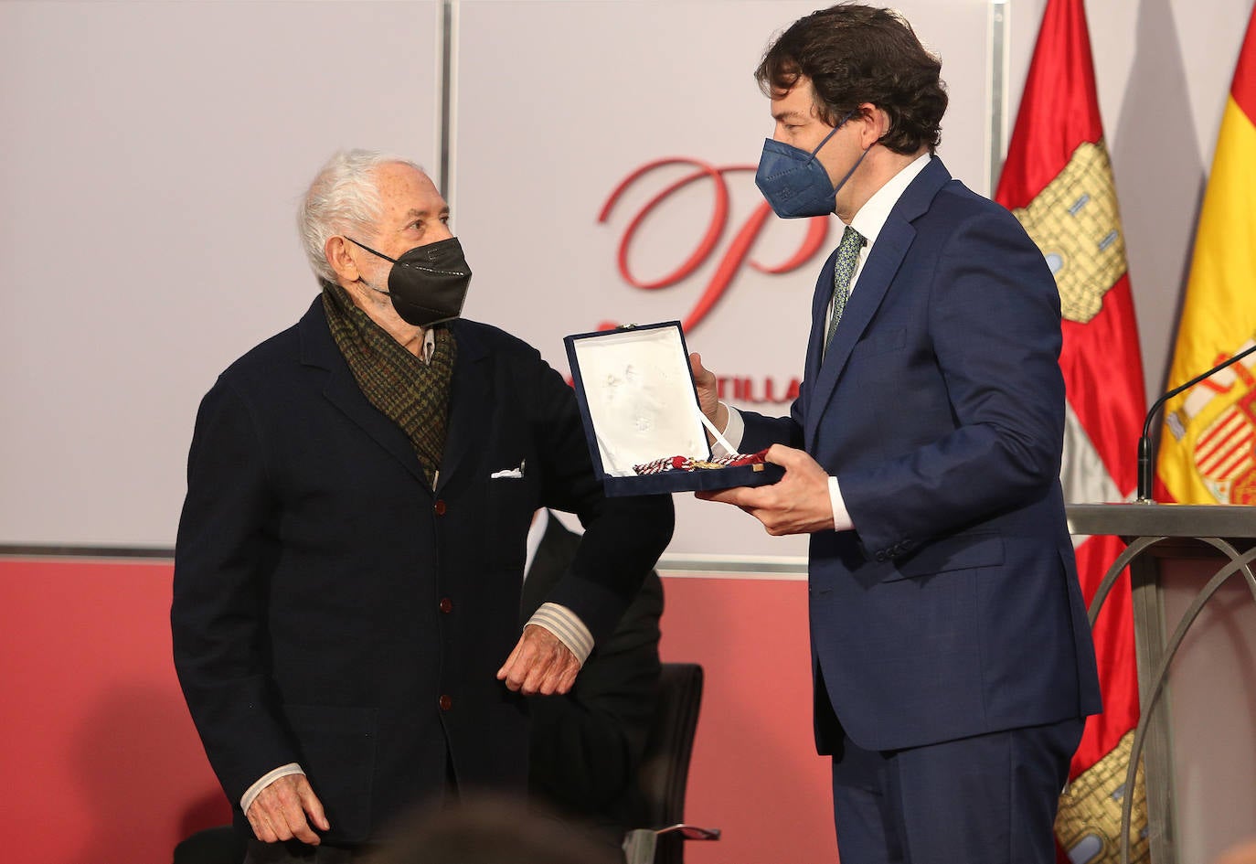 Alfonso Fernández Mañueco, en la entrefa de los Premios Castilla y León.