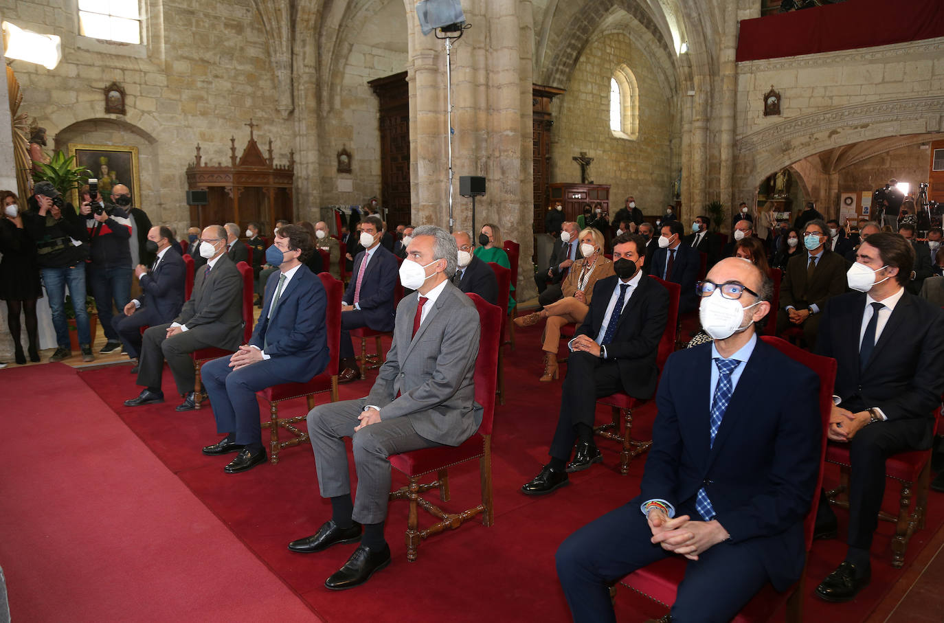 El presidente de la Junta de Castilla y León, Alfonso Fernández Mañueco, entrega los Premios Castilla y León 2020. 