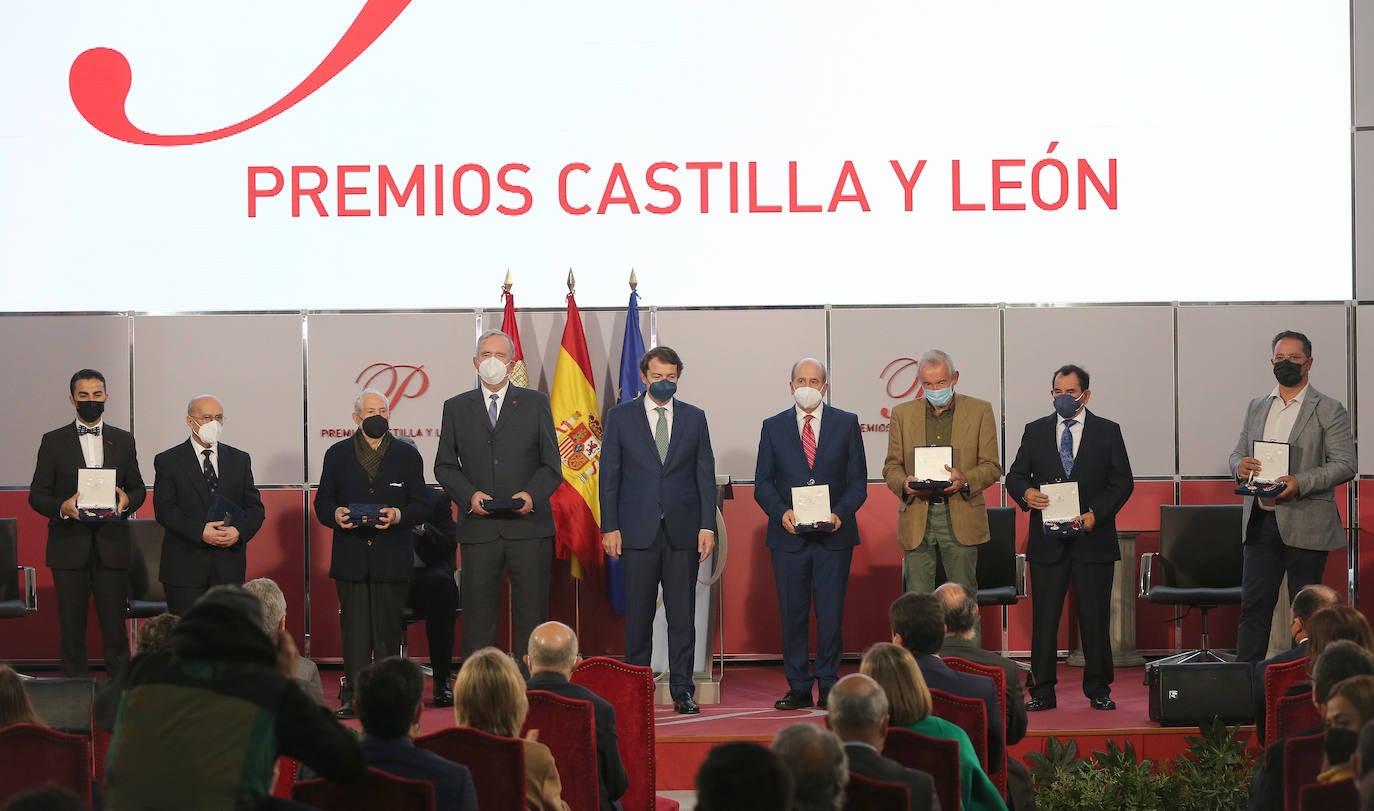 El presidente de la Junta de Castilla y León, Alfonso Fernández Mañueco, entrega los Premios Castilla y León 2020. 